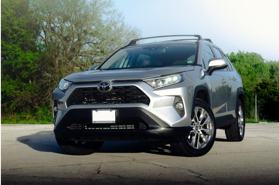 Toyota RAV4 front view